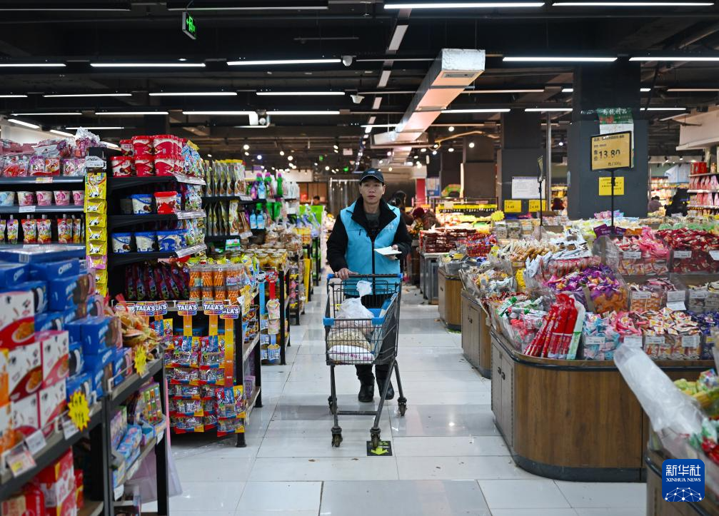 新春走基层丨乡村“跑腿员” 把过年的“牵挂”送回家_fororder_20260212ddf34a1276f0441cbaaf99e3e071a424_202602129140d4e2d0ef4e0ba3693603550c8e20