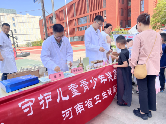 河南省卫生健康委组织开展“小眼镜”“小胖墩”主题宣传活动_fororder_图片1