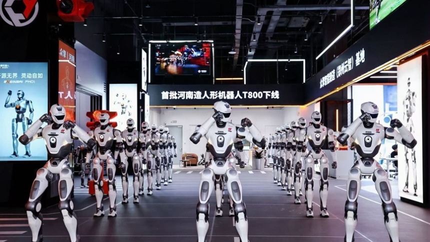 整机量产零的突破 河南人形机器人高端制造基地投产