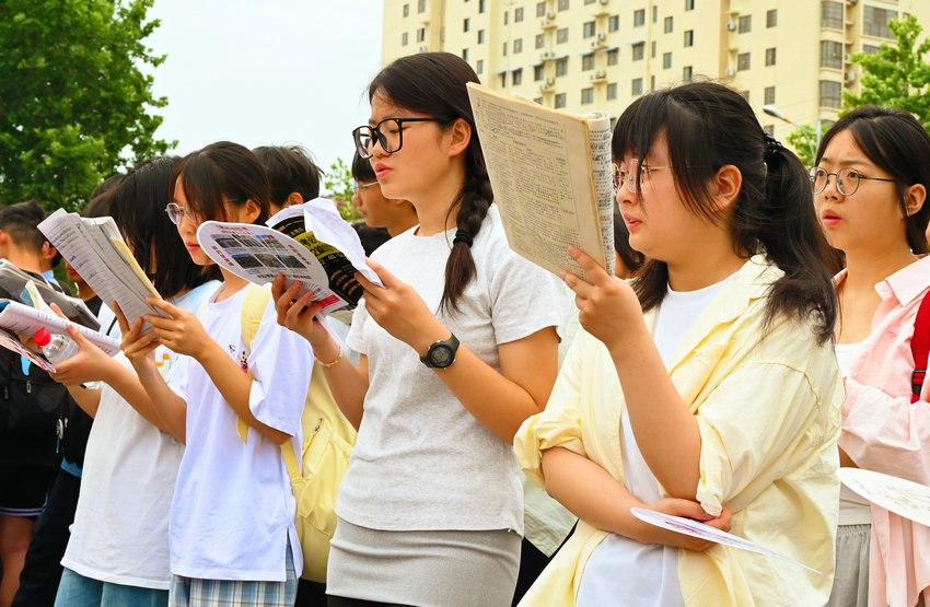 南阳市社旗县：6000学子共赴“青春之约”_fororder_考前冲刺争分夺秒 摄影 申鸿皓