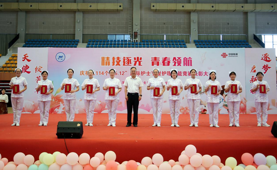 漯河医专举办庆祝“5·12”国际护士节暨护理技能大赛表彰大会_fororder_图片2