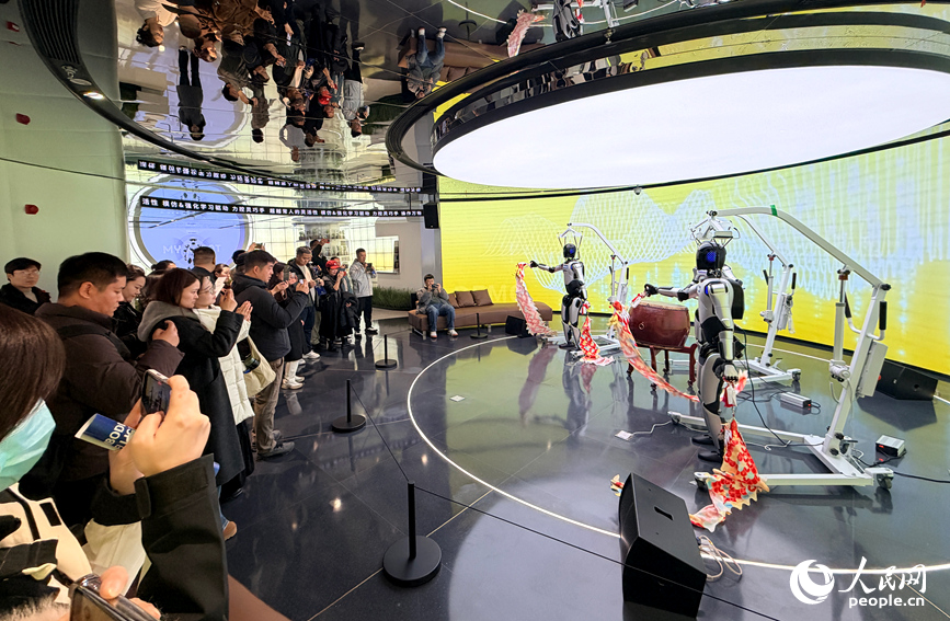 郑州机器人训练场：让“出厂新手”变“岗位能手”_fororder_LOCAL1773197661832ZXCGDW27F0