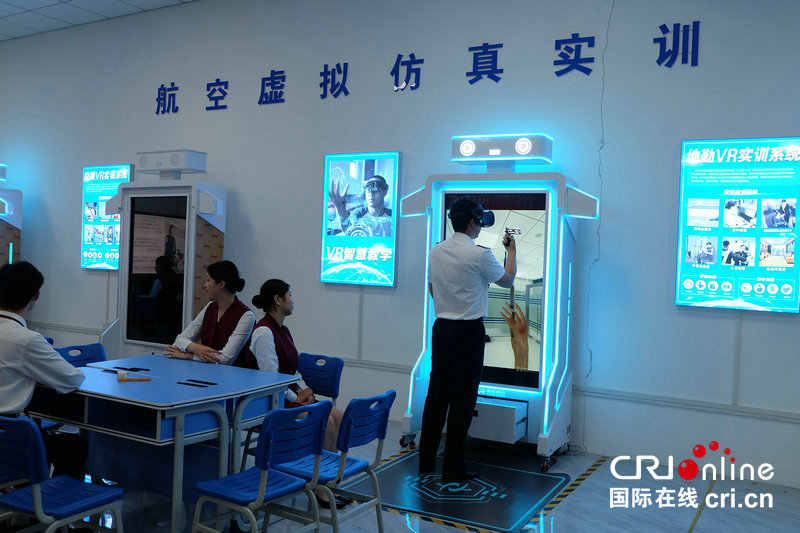 坚持特色办学 信阳航空职业学院打造航空职业教育新高地_fororder_DSCF3322.JPG