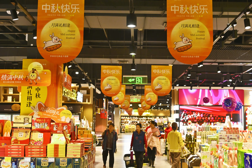 南阳市卧龙区：国庆中秋节日氛围浓_fororder_超市里浓厚报节日氛围 摄影 张峰