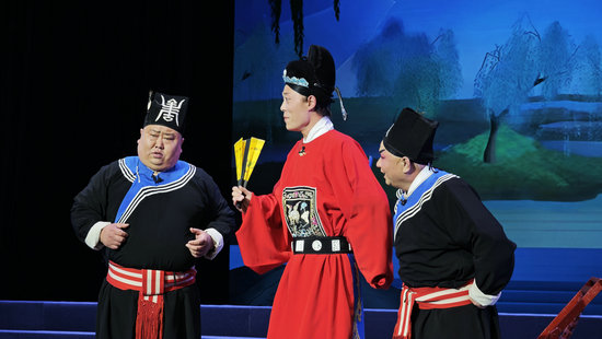 三门峡市渑池县：百年曲韵润仰韶 马年新春唱好戏_fororder_荒诞剧《外甥审舅》演出现场 摄影 王超