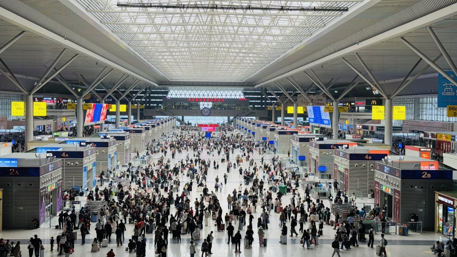 国铁集团郑州局8天发送旅客660万人 单日旅客发送量破纪录