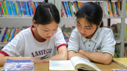 南阳市社旗县：图书馆里“充电”忙
