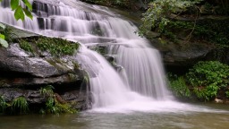 信阳市新县：深山美瀑 飞珠溅玉