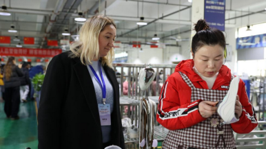 【2025打卡中国】这趟不白来！外国网红商丘“Shopping”停不下来