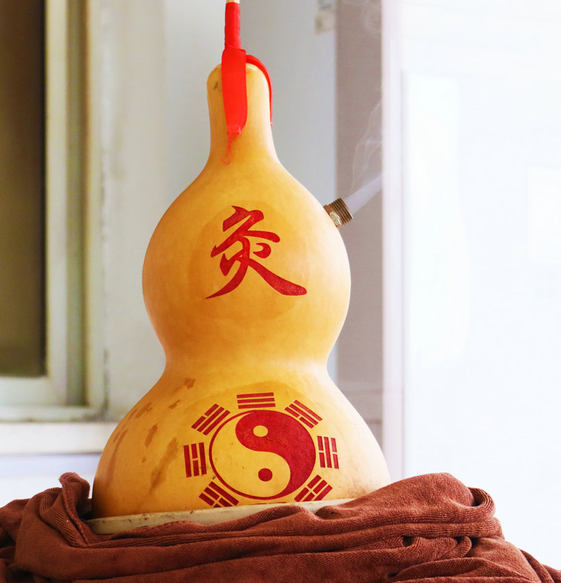 河南南阳：冬病夏治助健康_fororder_葫芦灸 摄影 王小军.JPG