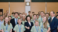 美国青年使者交流学习计划在郑启动 豫美青年携手架设友谊与技能之桥