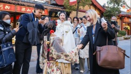 【2025打卡中国】穿越千年宋境 解锁非遗新趣