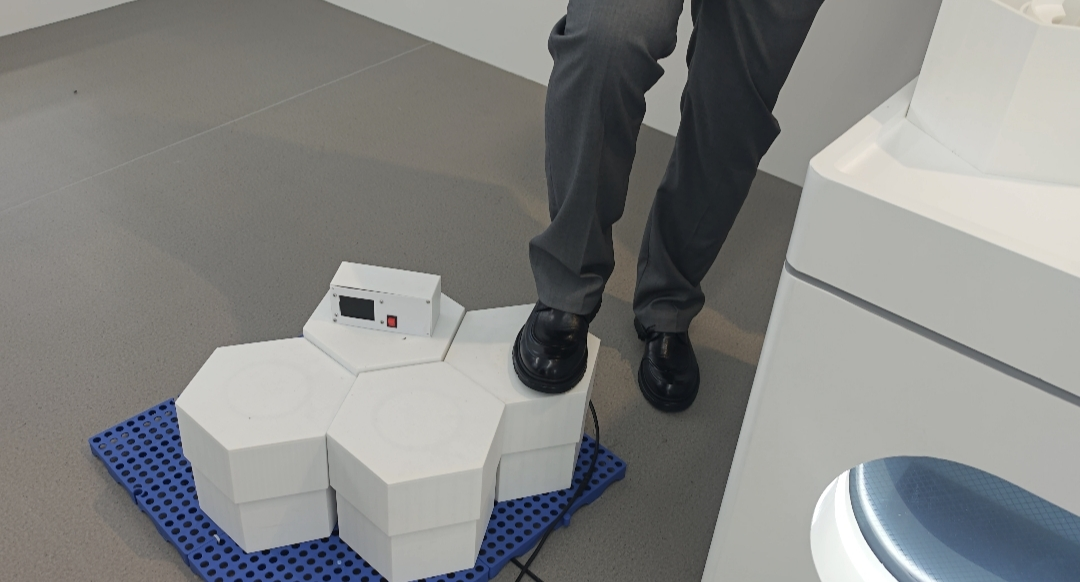 国内外高校角逐大创赛！00后如何破解科技“卡脖子”难题？