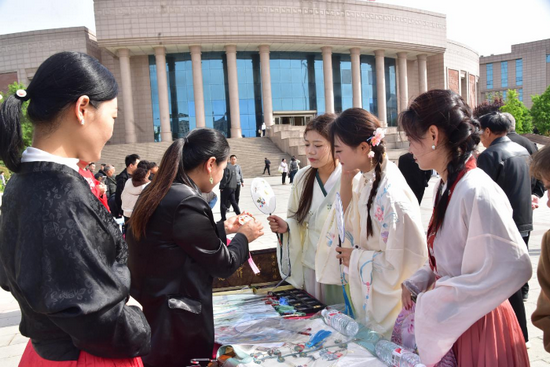 开封市杞县举行首届非遗市集购物月活动_fororder_图片3
