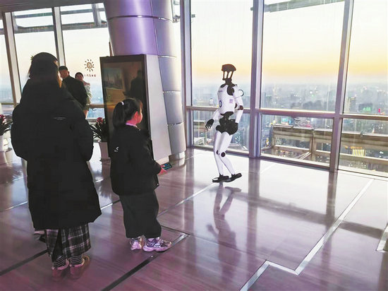 “河南造”人形机器人首次应用于文旅场景 这个“小益”不简单_fororder_p45_s