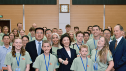 美国青年使者交流学习计划在郑启动 豫美青年携手架设友谊与技能之桥