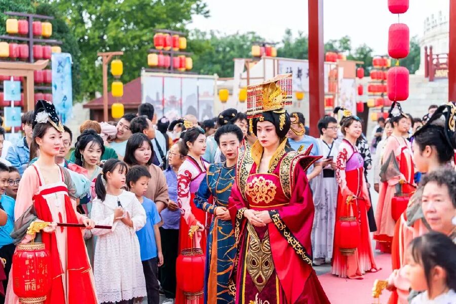 洛阳：国庆中秋假期接待游客879.45万人次 旅游收入75.63亿元