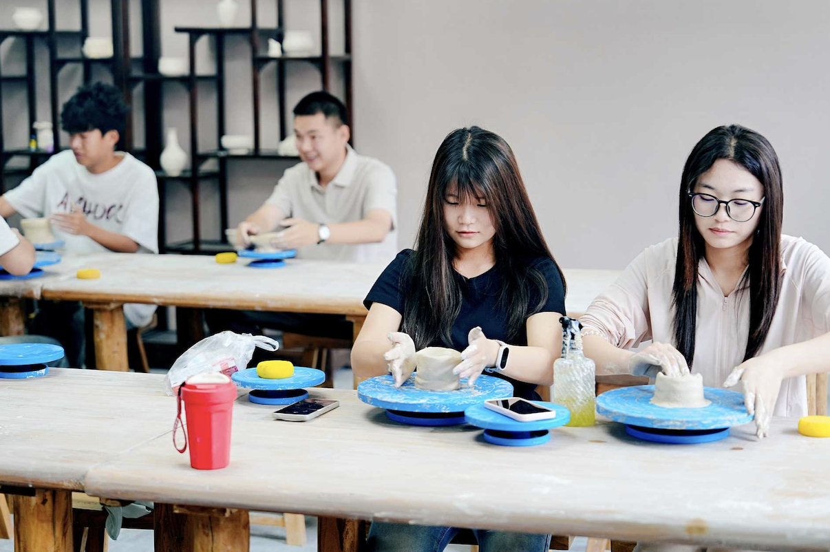 宋风今韵育匠才：开封职业学院“非遗+智能”的职教新范式