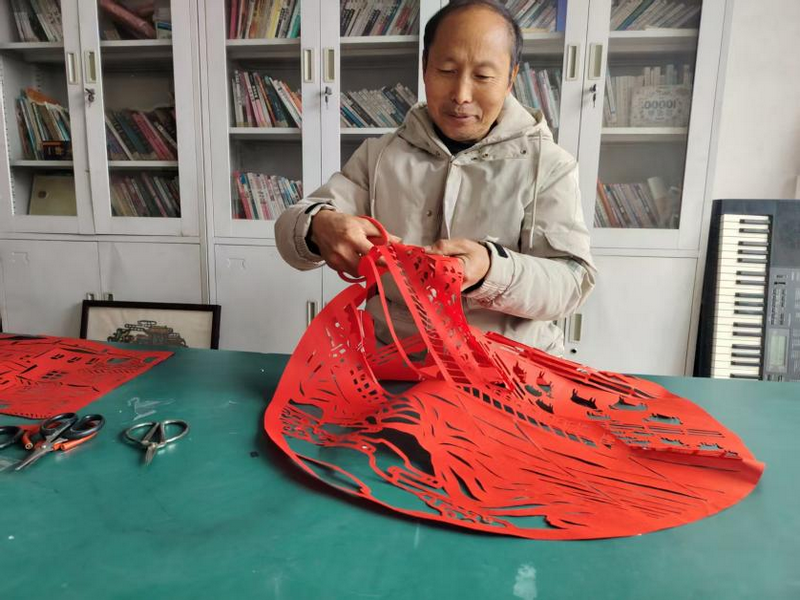 信阳市平桥区：非遗剪纸里的“幸福年味儿”_fororder_图片2