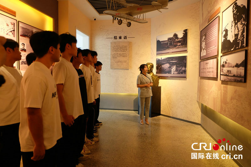 坚持特色办学 信阳航空职业学院打造航空职业教育新高地_fororder_DSCF3268.JPG