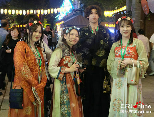 豫见新篇·共绘未来|代表委员热议河南文旅产业成支柱 旅游消费“旺”起来_fororder_8d900de822184e8faa2e3dd72225d45d.900x600_1