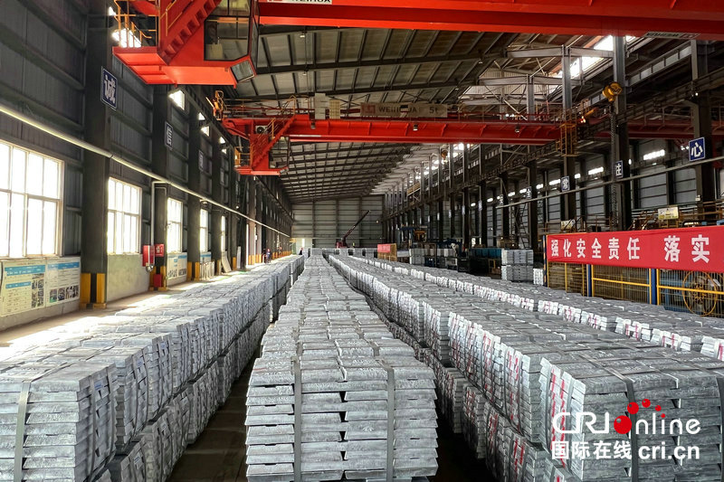 济源：传统产业向“绿”换“新” 科技创新助力打造产业新城_fororder_金利金铅公司内准放的锌锭