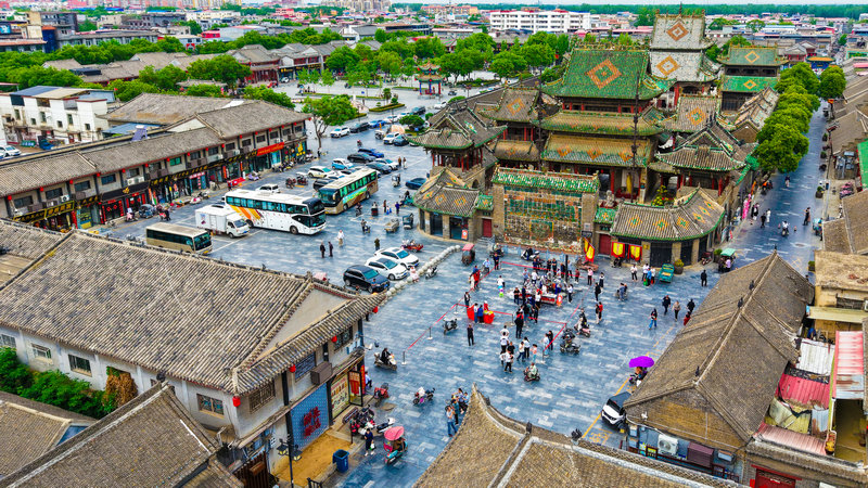 南阳市社旗县：直播架金桥 特产云端俏_fororder_游客在社旗县山陕会馆参观 摄影 张峰