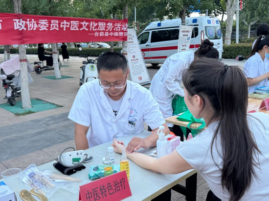 濮阳市台前县开展便民夜市中医文化服务活动_fororder_图片1