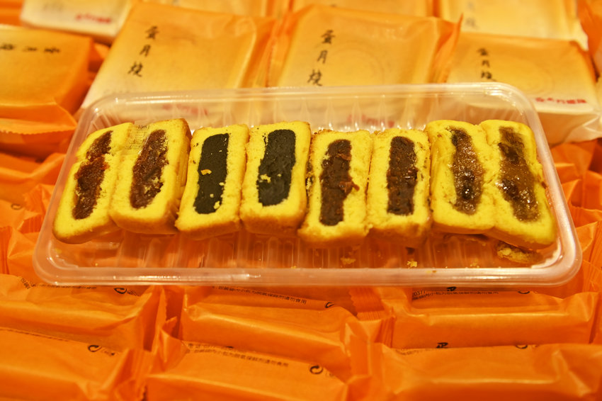 南阳市卧龙区：国庆中秋节日氛围浓_fororder_不同馅料的月饼 摄影 张峰