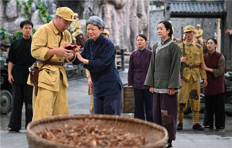 大型红色实景演出《红旗不倒大别山》 在新县首演_fororder_演出现场9（焦汉平 摄）