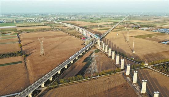 平漯周高铁首个近万吨“巨梁”成功转体_fororder_p31_s