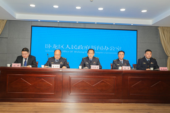 南阳市卧龙区：市场监管多维发力服务高质量发展_fororder_新闻发布会现场 摄影 程海舟 (2)