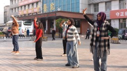 葫芦灸“圈粉”外国青年 这趟“仲景奇遇记”很暖心