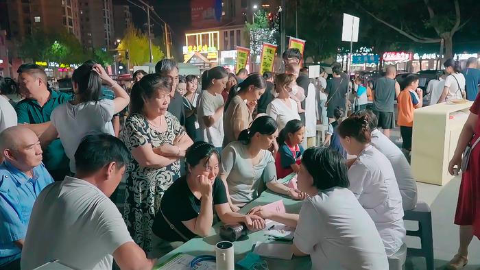 中医馆“搬”进夜市 新乡解锁消夏新潮流
