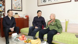 河南省委书记刘宁走访慰问困难群众、生活困难党员、老战士、老党员