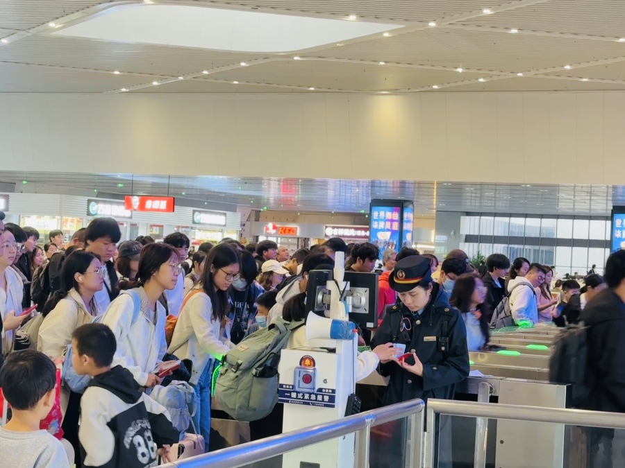 国铁集团郑州局8天发送旅客660万人 单日旅客发送量破纪录