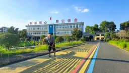 信阳市商城县河凤桥镇：晒秋晒出好光景 大院铺就丰收图