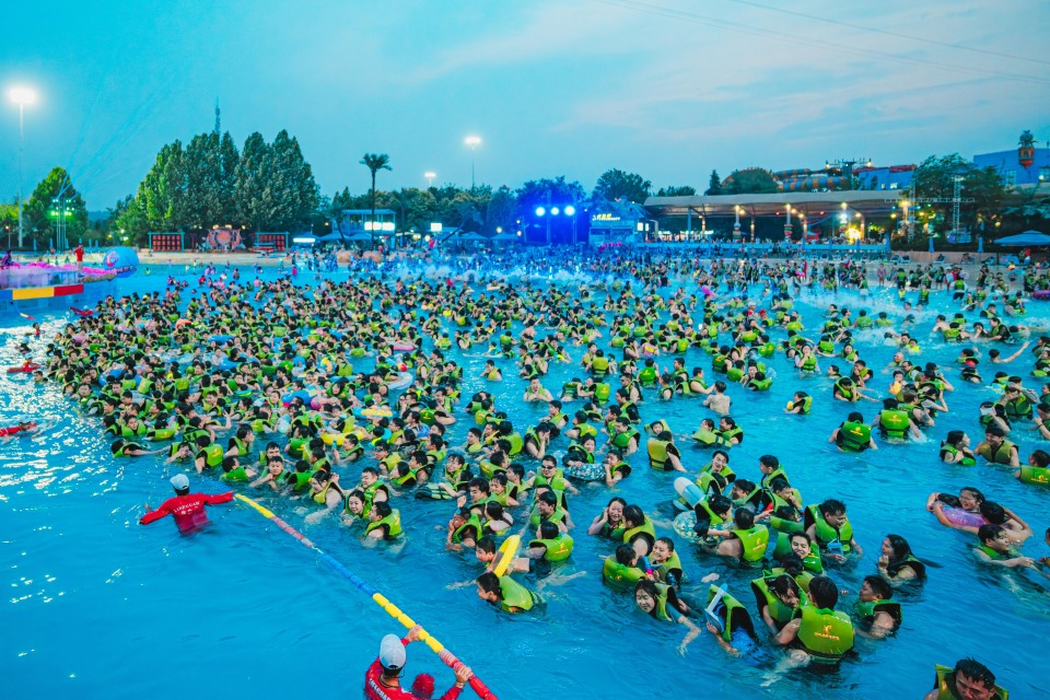 炎炎夏日催热“清凉经济”——来自郑州消费市场一线见闻
