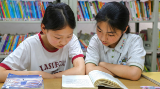 南阳市社旗县：图书馆里“充电”忙