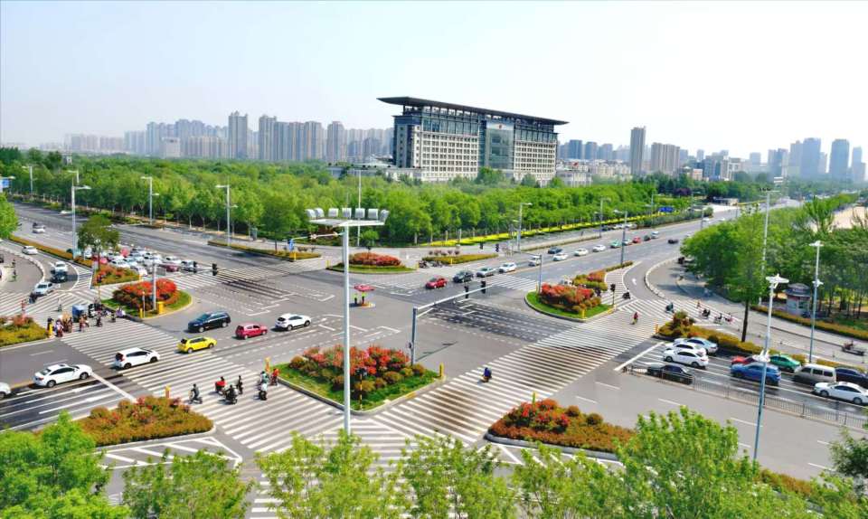 安阳市着力打造“推窗见彩、出门入画”绿色景观