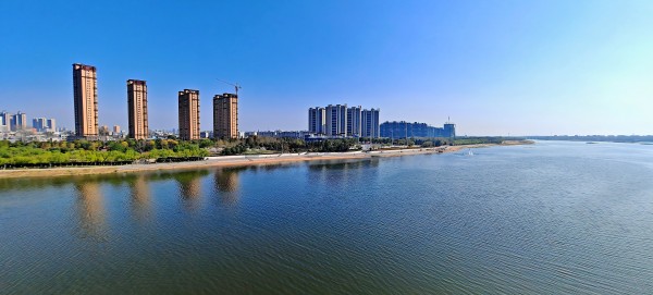 南阳新野：“幸福河湖”映照百姓甜美生活_fororder_一湾碧水穿城而过 摄影 李乐才