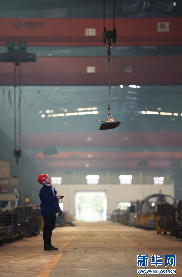 中国梦·大国工匠篇 | 崔建新：焊花映初心 匠心护铁塔