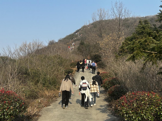 新春登高启新程 健身聚力绘新篇 信阳市浉河区新年登高活动燃动大尖山_fororder_图片6