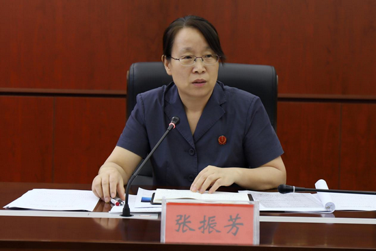 河南省淮滨县法院举行“光荣在党50年”纪念章、光荣在岗30年“荣誉天平纪念章”颁发仪式_fororder_图片2