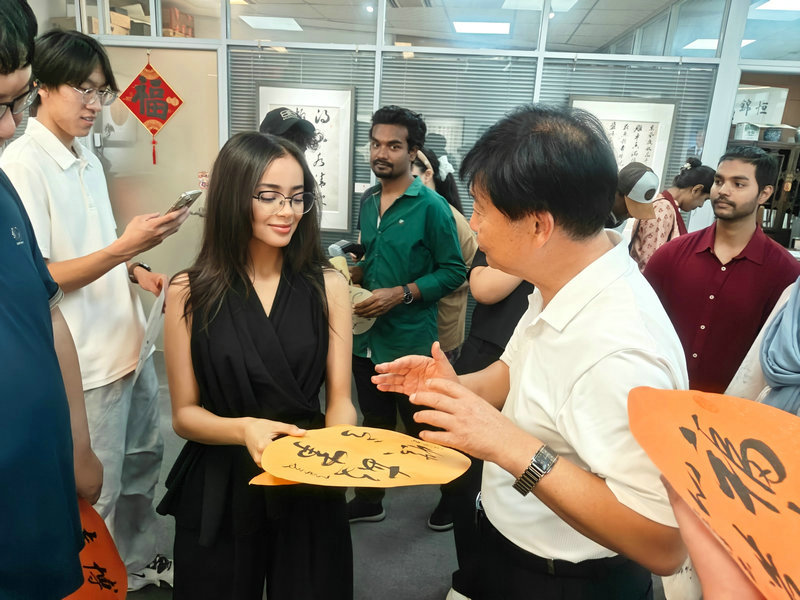 摩洛哥留学生阿雅：从中国书法中感受创作者精神的力量与美_fororder_微信图片_20250710114007