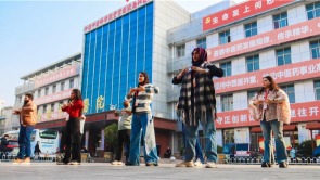 外国青年、网络达人组团打卡中式养生局 解锁东方慢生活