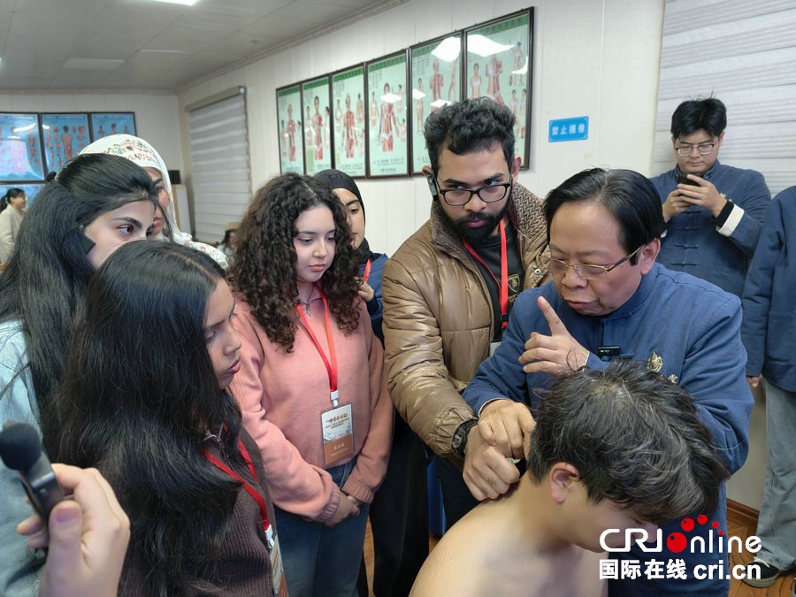 “针”不错！外国青年、网络达人揭开中医针法神秘面纱_fororder_4