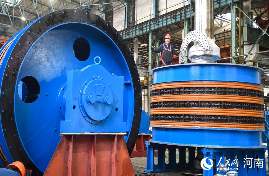 河南洛阳：开足马力赶订单_fororder_LOCAL1772960718556XBNN5P4HXJ