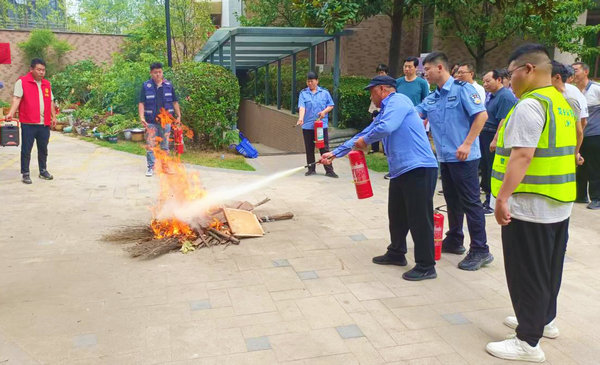 南阳西峡白羽街道：排查安全隐患 筑牢安全防线_fororder_白羽街道开展灭火演练 摄影 曹明欣