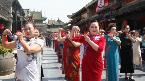 南阳市社旗县：欢庆“五一” 乐游古镇